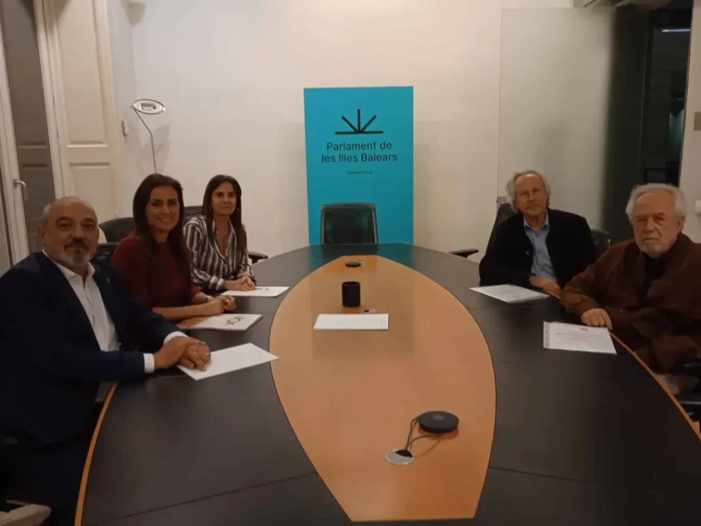 Reunión de Escuela de Todos Baleares con Vox